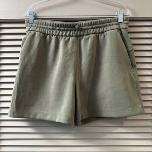 Lululemon Softstreme High-Rise Short 4" size 10 #0125